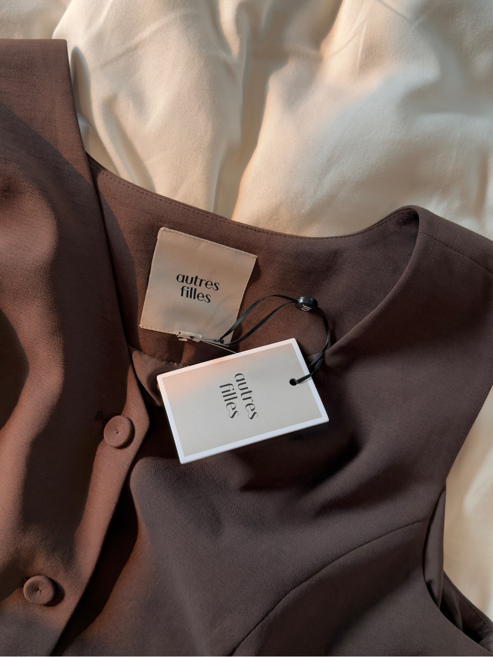 Autres filles brown vest - Picture 3 of 3